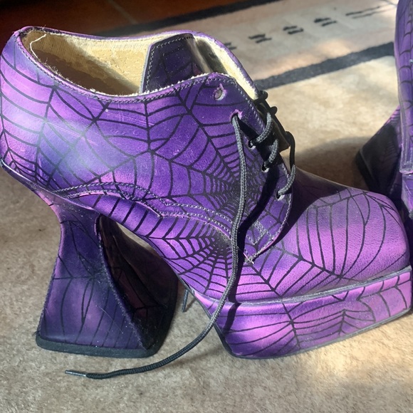 Underground Shoes, Size 4, Purple Spiderweb Platform Heels - Picture 4 of 6